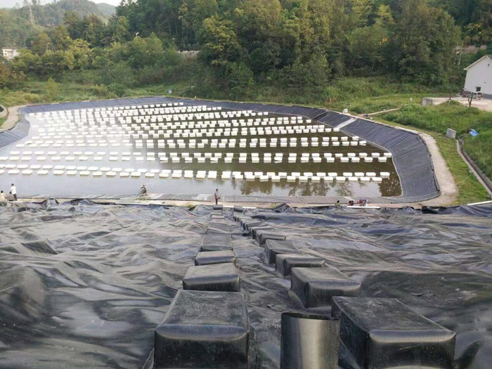 蓄水池用復(fù)合土工膜